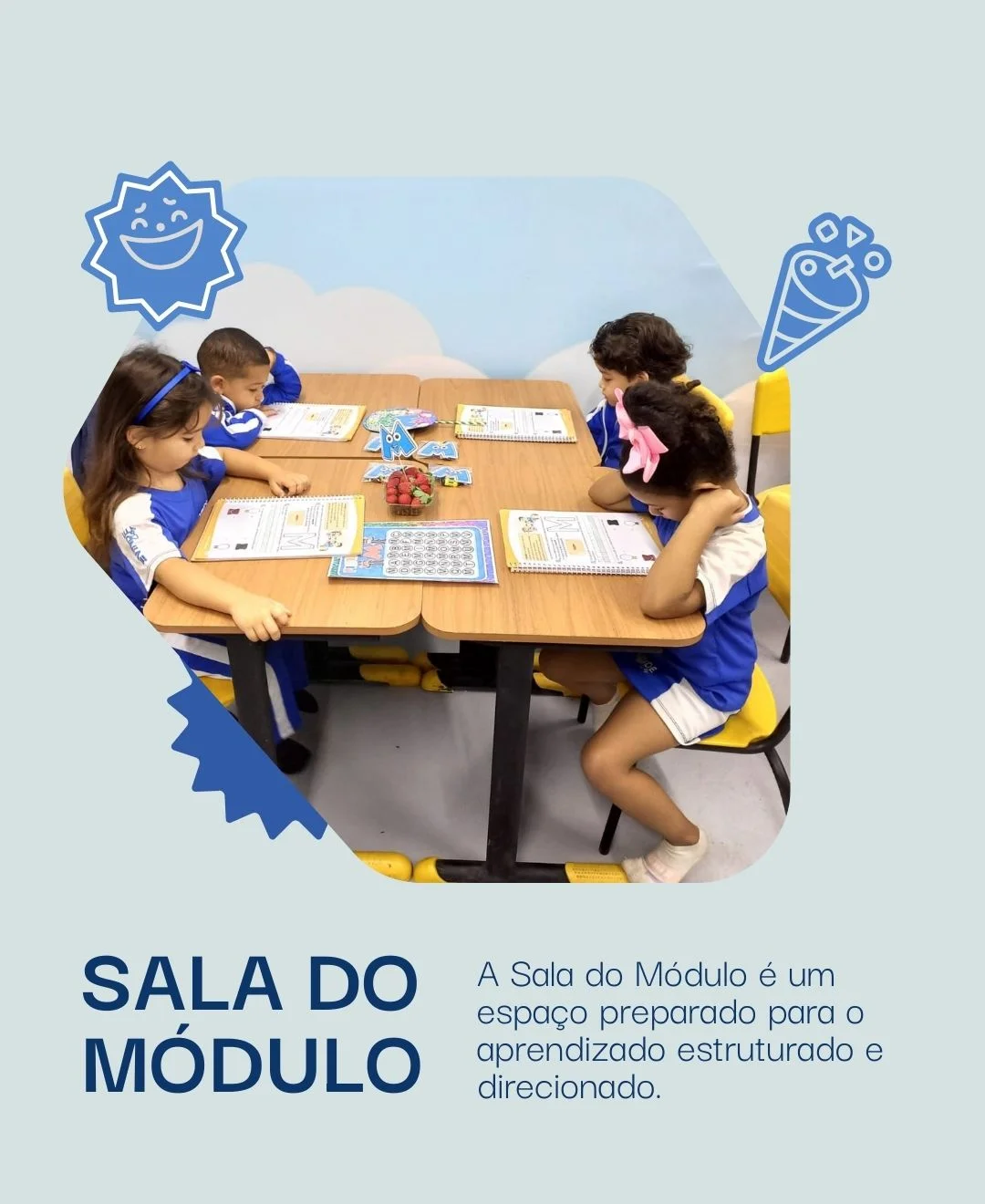 Crianças estudando na Sala do Módulo